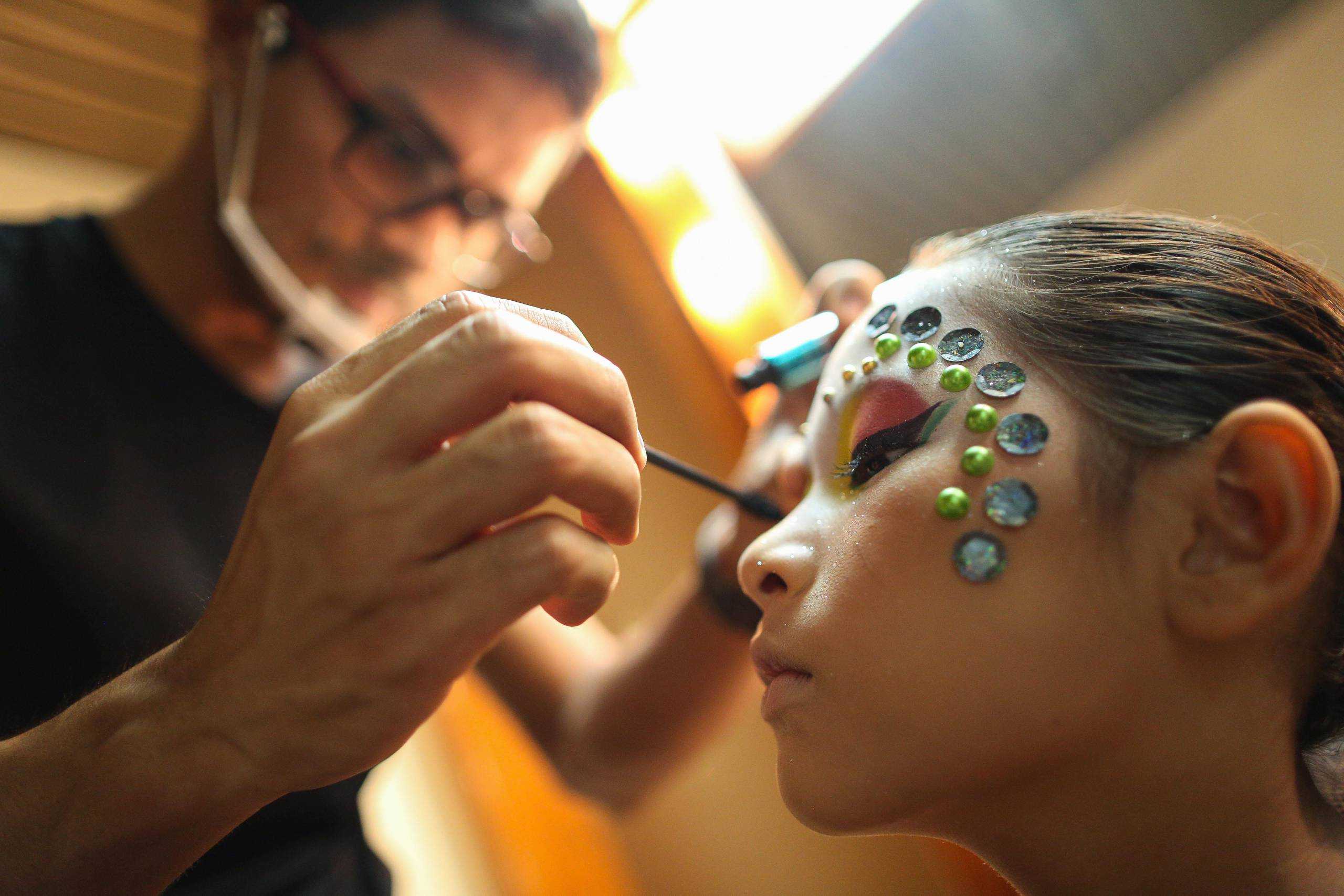 Oficinas de maquiagem estão com inscrições abertas em Marabá