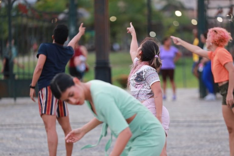 Espetáculo de dança é apresentado em espaços públicos de Manaus