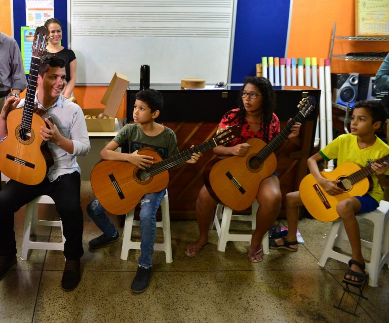 Em Parintins, Liceu de Artes e Ofícios Claudio Santoro celebra o Dia das Crianças e os 170 anos do município