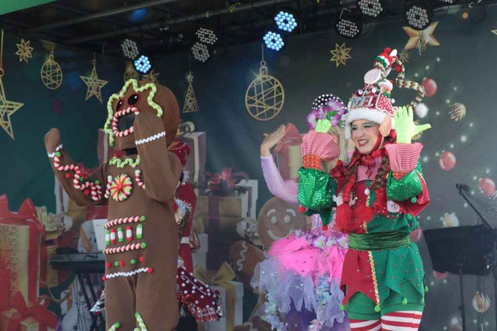 Natal Itinerante: Montagem teatral é apresentada em carreta-palco no bairro  Terra Nova - Portal Cultura do AM