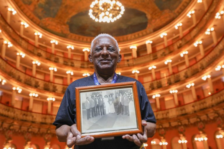 Guardião da Cultura: Servidor mais antigo do Teatro Amazonas completa 50 anos de trabalho