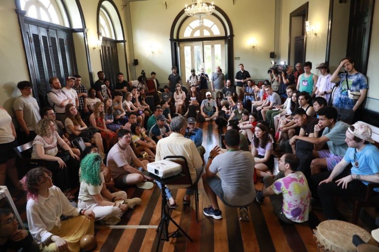 <em>Músicos americanos se encantam com sons amazônicos em oficina no Centro Cultural Palácio Rio Negro</em>