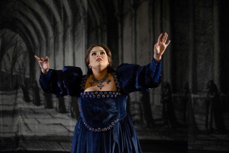 Montagem brasileira da ópera dramática ‘Anna Bolena’ estreia no Teatro Amazonas, neste domingo