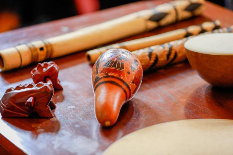 Liceu oferece curso inédito para confecção de bioinstrumentos musicais da natureza amazônica