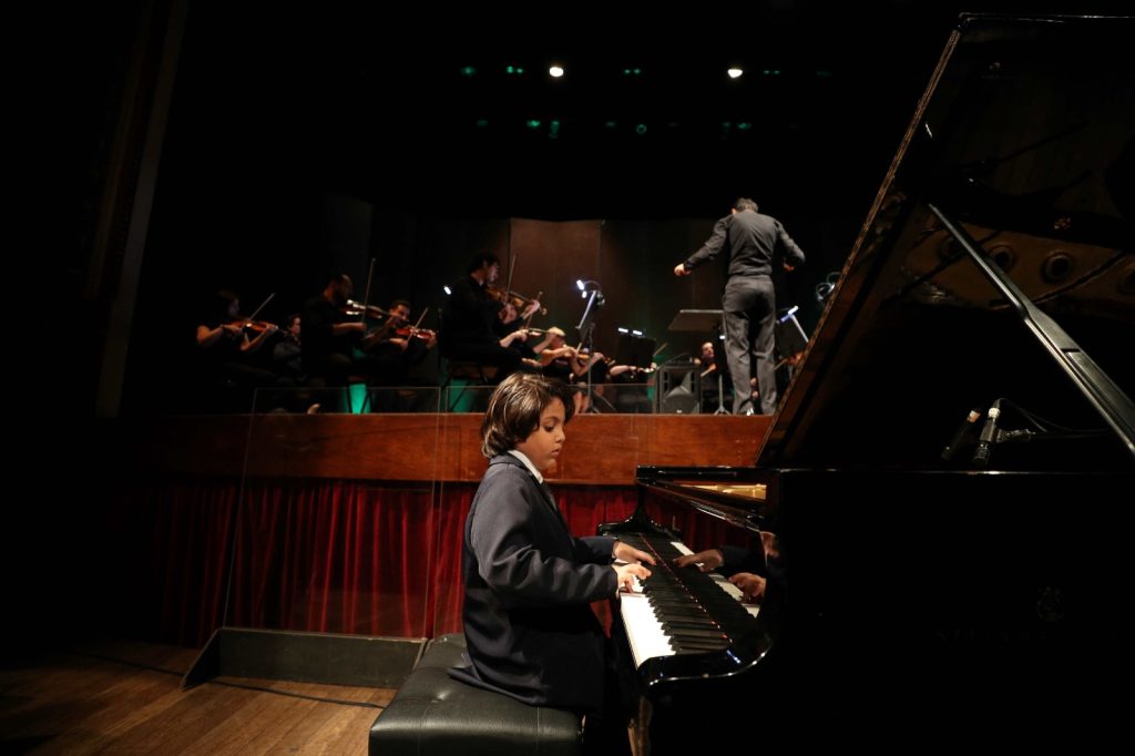 CONCERTO  Aos 20 anos, uma nova voz no piano brasileiro