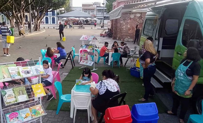 Governo do Amazonas promove atividades de incentivo à leitura no Largo de São Sebastião