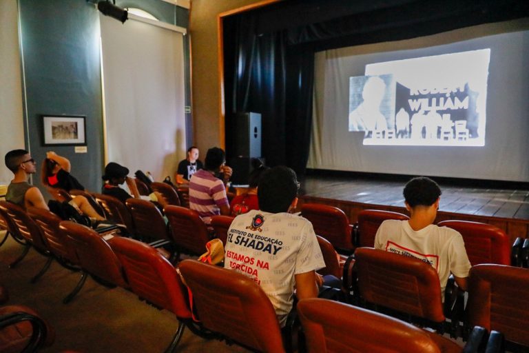 Governo do Amazonas promove workshop para público cinéfilo no Cineteatro Guarany
