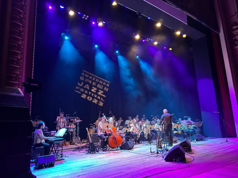 Teatro Amazonas recebe espetáculo gratuito de jazz, música caribenha e concurso de salsa