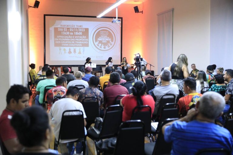 Seminário de Análise do Festival Folclórico do Amazonas encerra com propostas para 2024 e 2025