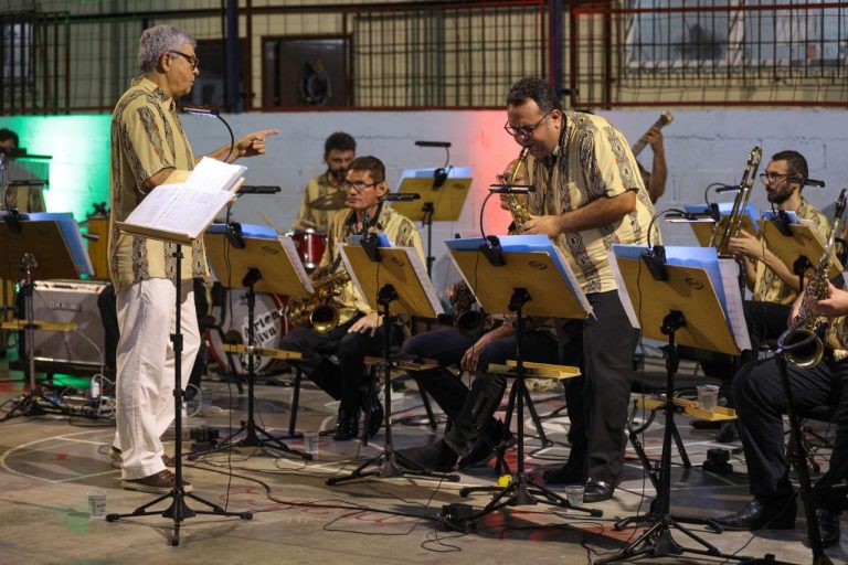 Governo do Estado leva concerto natalino da Amazonas Band à instituição no bairro Colônia AntônioAleixo