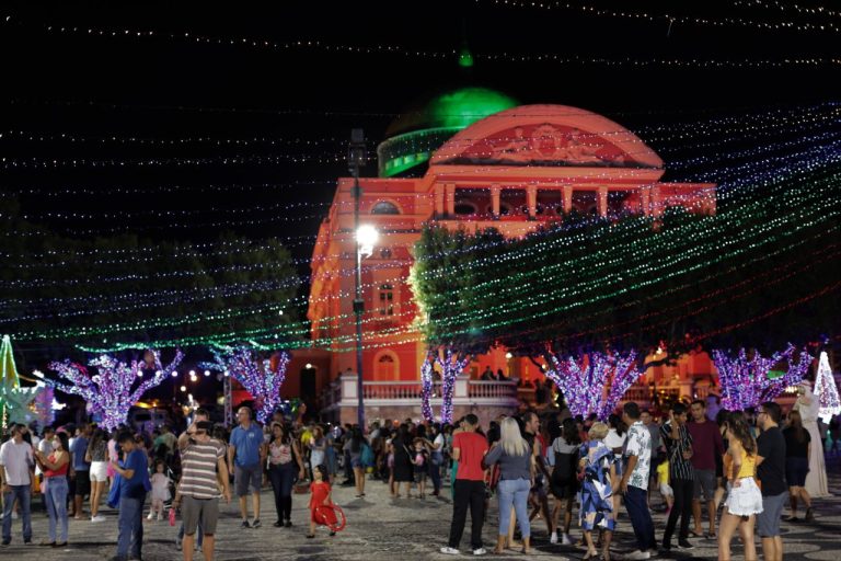 É hoje! Governo do Amazonas inicia programação do Mundo Encantado do Natal com festa no Largo do São Sebastião