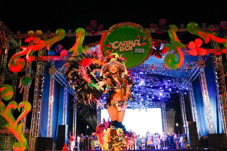 Carnaval na Floresta: Carnaboi traz mais de 30 artistas do Caprichoso e Garantido se revezando em dois dias de festa