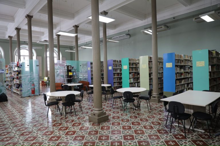 Biblioteca Pública do Amazonas: espaço centenário coleciona histórias de funcionários e frequentadores