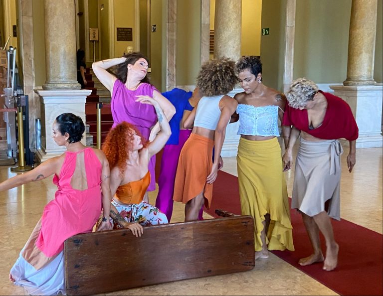 Corpo de Dança do Amazonas homenageia as mães no Teatro Amazonas