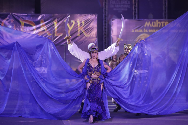 Diversidade das Danças Internacionais do Festival Folclórico do Amazonas desperta o interesse e o carinho do público