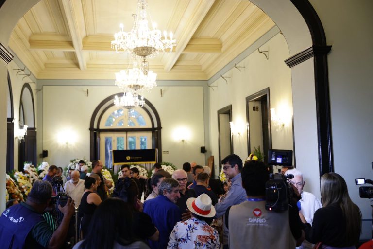 Velório do escritor Márcio Souza acontece no Centro Cultural Palácio Rio Negro