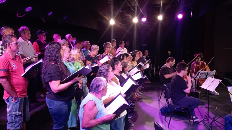 Alunos do coral 50+ do Liceu Cláudio Santoro apresentam concerto ‘Cantando o amor da juventude’