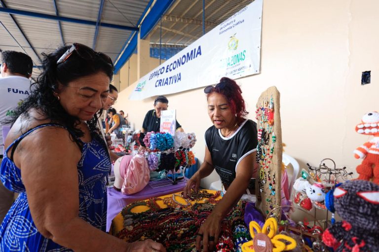 Governo Presente: Secretaria de Cultura e Economia Criativa leva serviços e formação a população da zona sul de Manaus