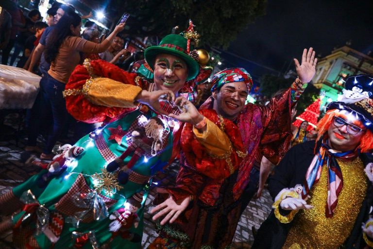 Abertura oficial da temporada natalina no Largo de São Sebastião marca programação do fim de semana