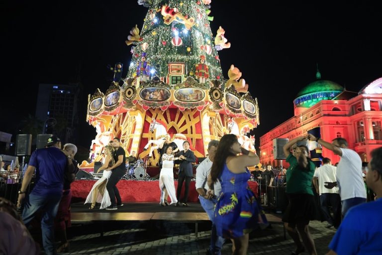 ‘O Mundo Encantado do Natal’: ‘Carrossel da Saudade’ leva clássicos da seresta ao Largo de São Sebastião