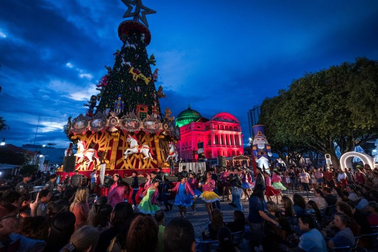 ‘O Mundo Encantado do Natal’ encerra com programação diversificada no Largo de São Sebastião