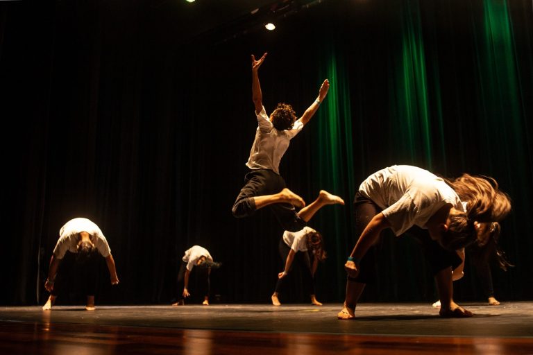 Festival Universitário de Dança apresenta ‘Noite dos Campeões’ no Teatro Amazonas