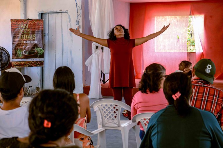 Espetáculo Ancestrais encerra temporada com apresentações gratuitas no Teatro da Instalação