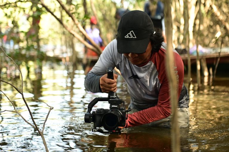 Curta ‘Meneruá’ estreia em Tefé, com foco na cultura ribeirinha e ancestralidade amazônica