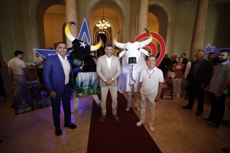 Festival de Parintins 2025: Governo do Amazonas realiza repasse de R$ 10 milhões aos bumbás Caprichoso e Garantido