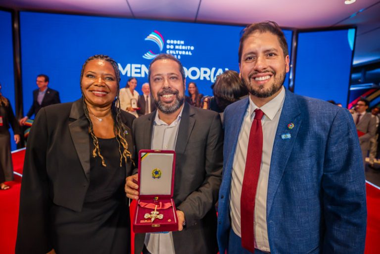 Festival Amazonas de Ópera recebe medalha da Ordem do Mérito Cultural em cerimônia no Rio de Janeiro