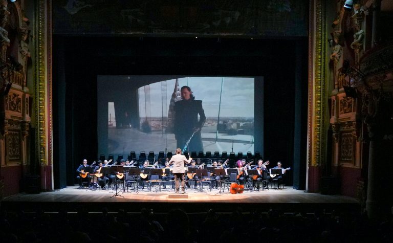 Orquestra de Violões e Coral do Liceu encantam o público no Teatro Amazonas com espetáculo de trilha de filmes e séries