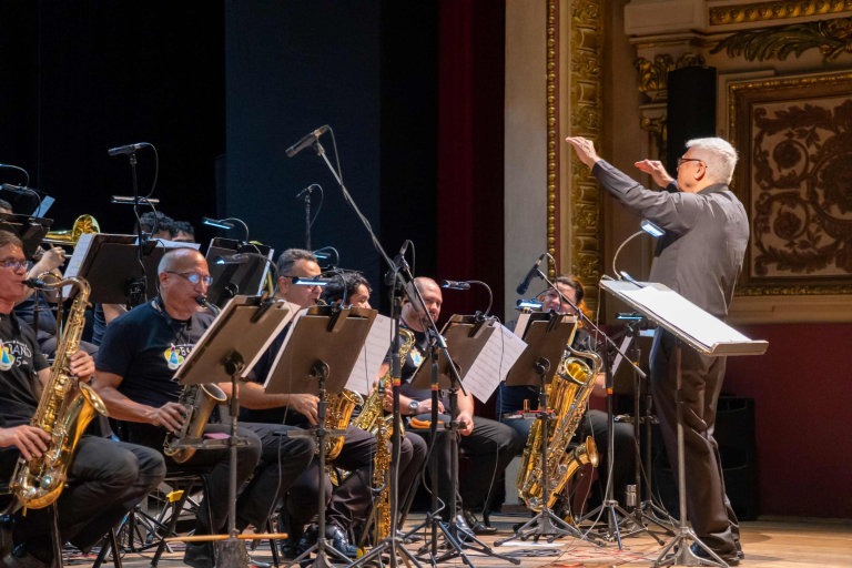 Teatro da Instalação celebra 24 anos com show gratuito da Amazonas Band