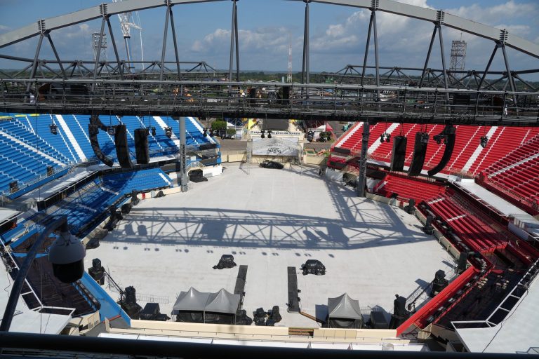 Festival de Parintins 2025: Visita guiada ao Bumbódromo inicia na quarta-feira