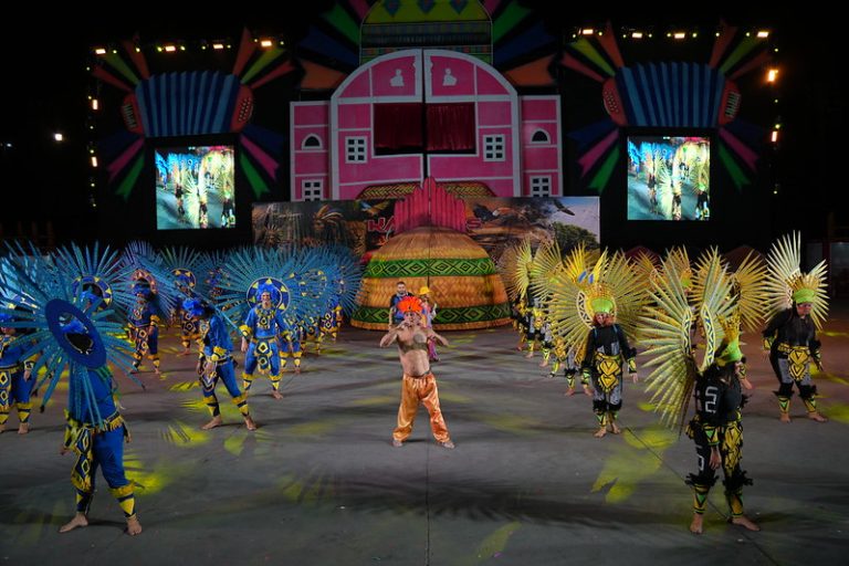 Festival Folclórico do Amazonas vive mais uma noite vibrante de tradição, ancestralidade e inclusão