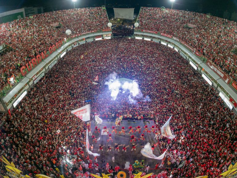 Garantido celebra 33º título com festa no Sambódromo e despedida de item oficial