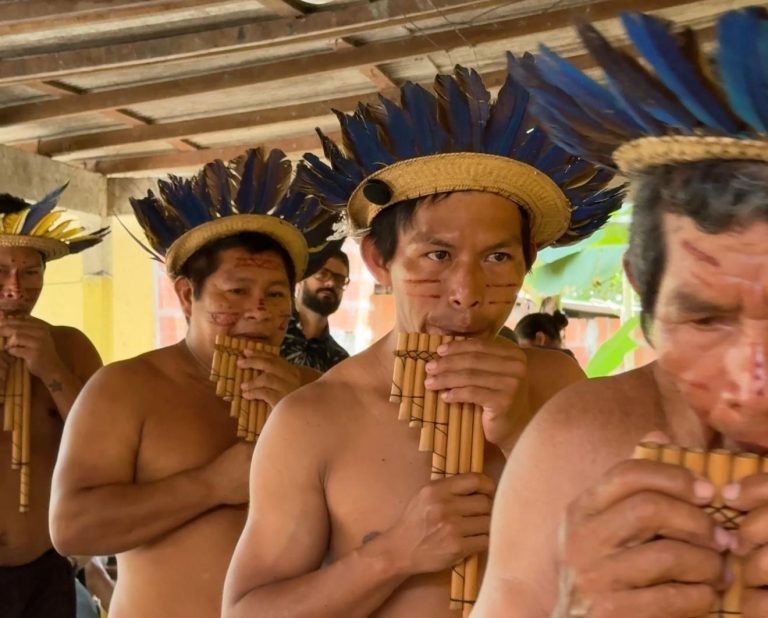 ‘Amassunu’ transforma o Teatro Amazonas em rio de sons da floresta e da cultura amazônica