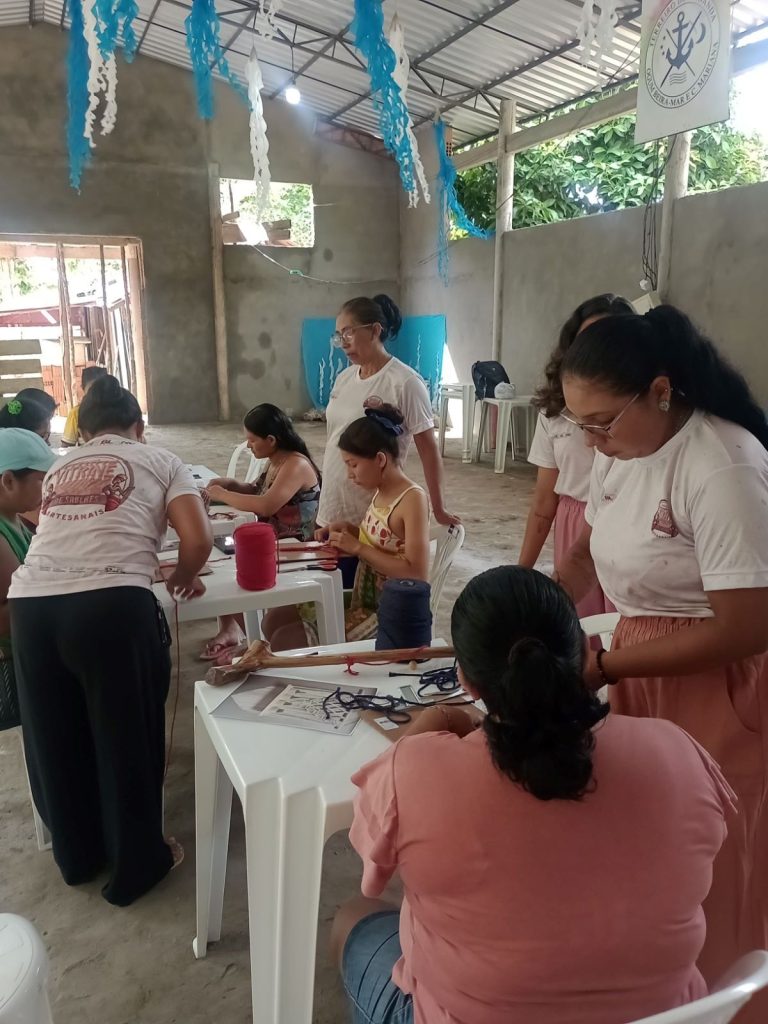 Projeto Vitrine de Saberes Artesanais promove empreendedorismo feminino e valorização cultural em Parintins