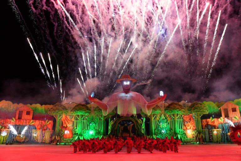 Cores, tecnologia e resistência marcam espetáculo da Ciranda Tradicional em Manacapuru