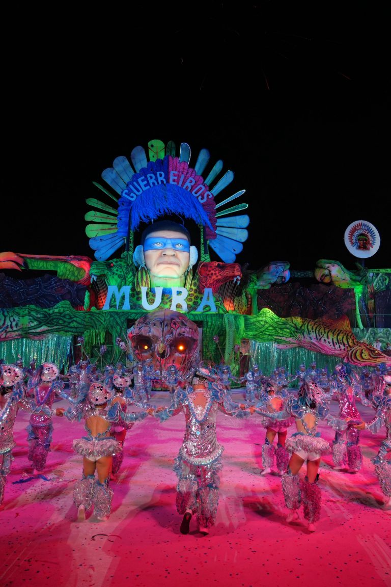 Guerreiros Mura abre Festival de Cirandas de Manacapuru com espetáculo subaquático e exaltação indígena