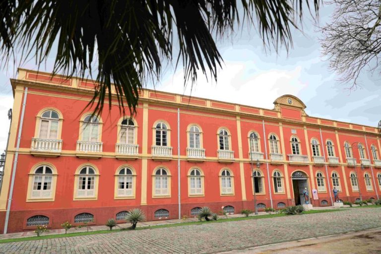 Palacete Provincial sedia encontro gratuito de fãs de K-pop com foco nas 4ª e 5ª gerações