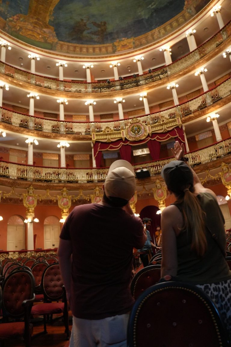 Visitas ao Teatro Amazonas revelam história, arte e arquitetura do principal cartão-postal de Manaus