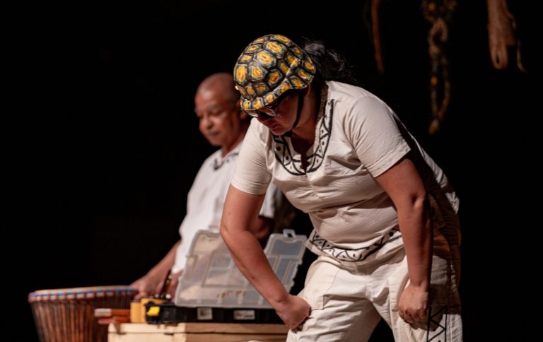 ‘Gotas de Saberes’ leva espetáculo infantil indígena ao Teatro da Instalação