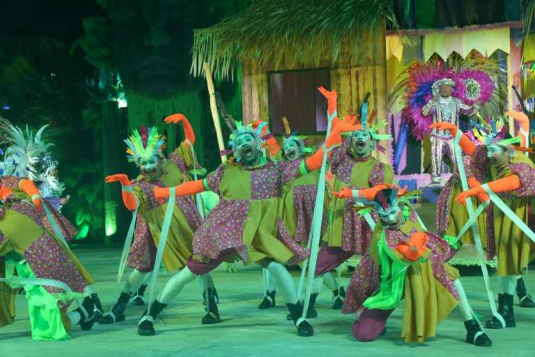 Com cenário grandioso e tecnológico, Flor Matizada encerra o Festival de Cirandas de Manacapuru