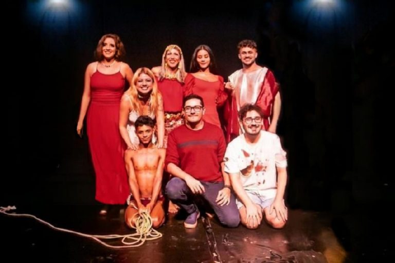 Trupe da Mostra Teatro Company realiza segunda apresentação da 4ª edição anual de performances, em Manaus