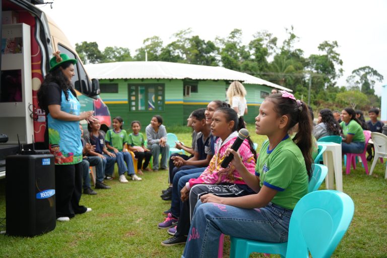 Mania de Ler proporciona leitura e experiências tecnológicas para alunos de Iranduba