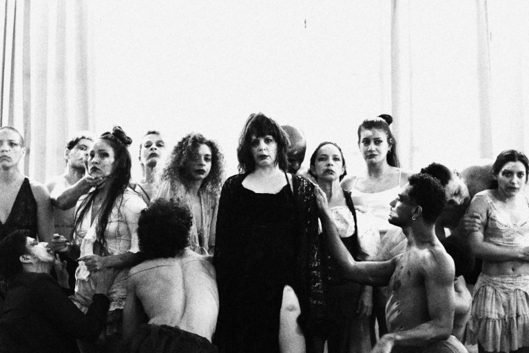 Espetáculo ‘Cabaré Chinelo’ ganha nova versão em dança no palco do Teatro Amazonas