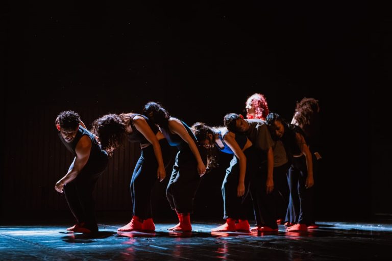 Entrecorpus une arte e reflexão social em espetáculo gratuito no Teatro da Instalação