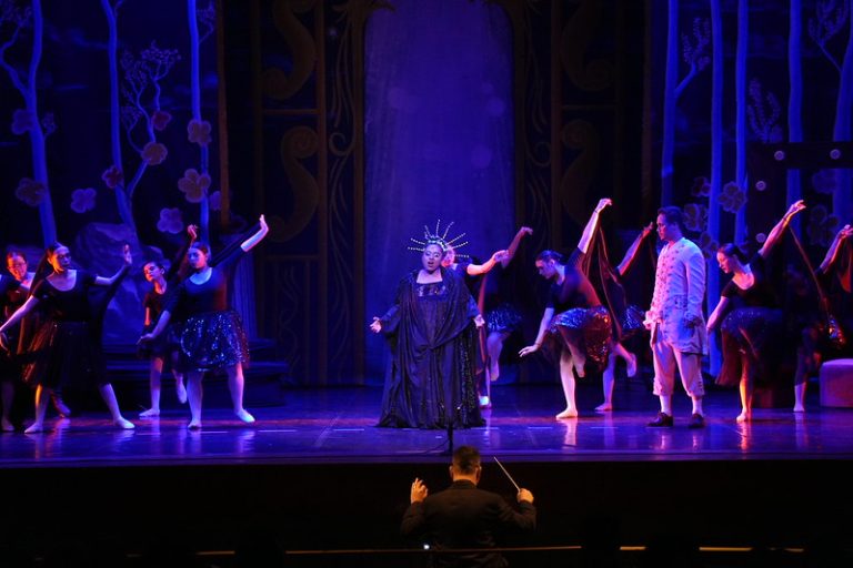 Espetáculo ‘Uma História Mágica’ encanta o público no Teatro Amazonas com alunos do Liceu de Artes e Ofícios Claudio Santoro