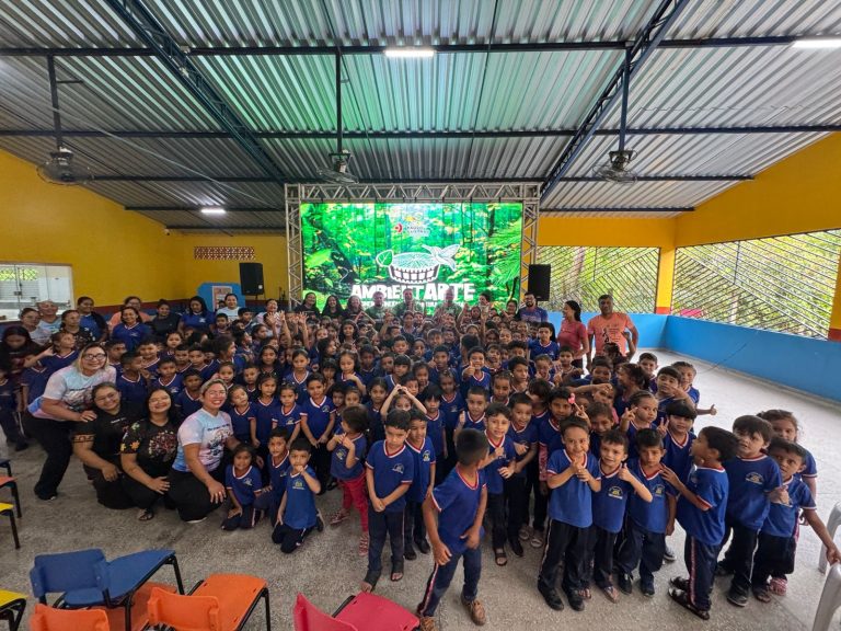 Projeto AmbientArte leva cinema itinerante e ações ambientais a Parintins e impacta mais de 700 pessoas