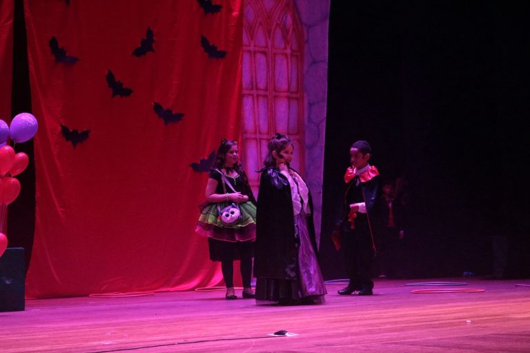 Espatódea Trupe celebra dez anos levando encanto e aprendizado ao palco do Teatro Amazonas